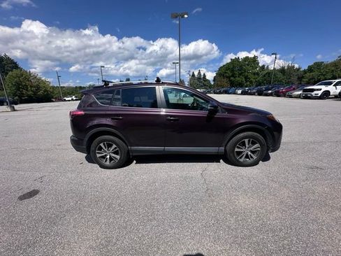 Used 2018 Toyota RAV4 XLE AWD/4WD image 2
