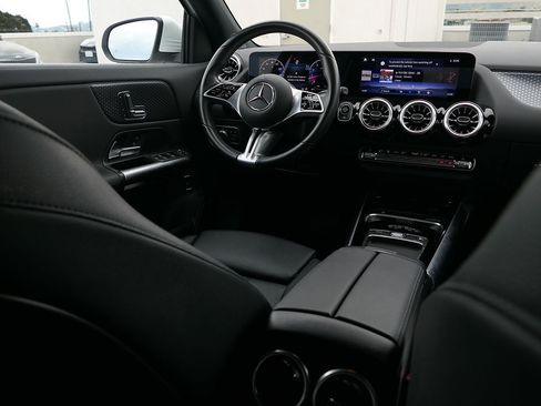 Used 2025 Mercedes-Benz GLA 250 image 23