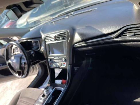 Used 2019 Ford Fusion SE FWD image 11