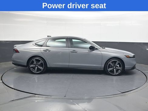 Used 2025 Honda Accord Sport image 3