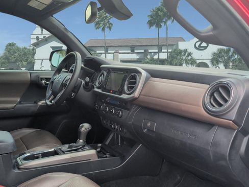 Used 2019 Toyota Tacoma Limited AWD/4WD image 28