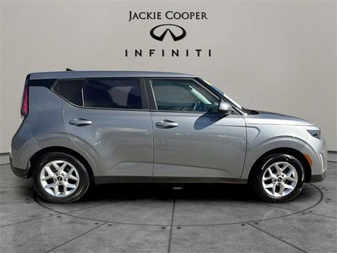 Used 2023 Kia Soul LX w/ Option Group 015 image 6
