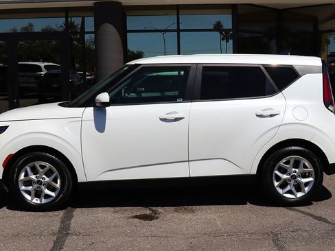 Used 2023 Kia Soul LX w/ Option Group 015 FWD image 8
