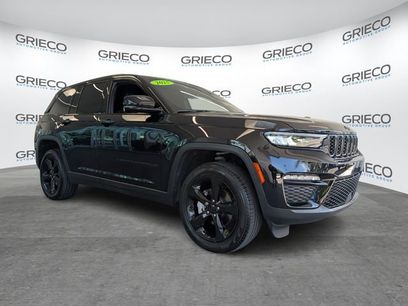 Used 2025 Jeep Grand Cherokee Limited w/ Black Appearance Package