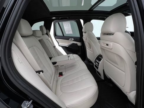 Certified 2022 BMW X5 xDrive40i w/ M Sport Package image 16