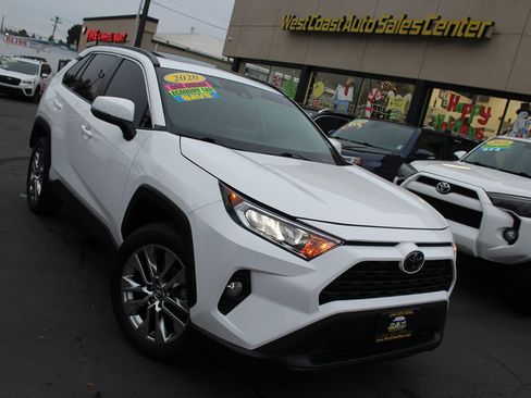 Used 2020 Toyota RAV4 XLE Premium image 41