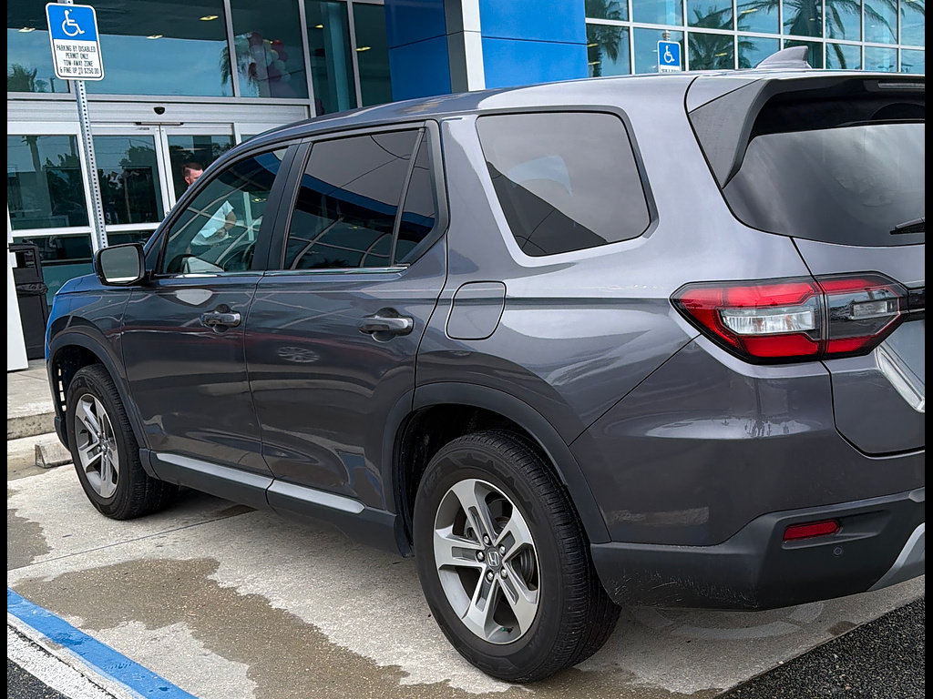 Used 2025 Honda Pilot EX-L image 5