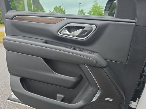 Used 2024 Chevrolet Tahoe Premier AWD/4WD image 28