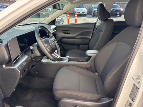 Used 2025 Hyundai Kona SEL image 27