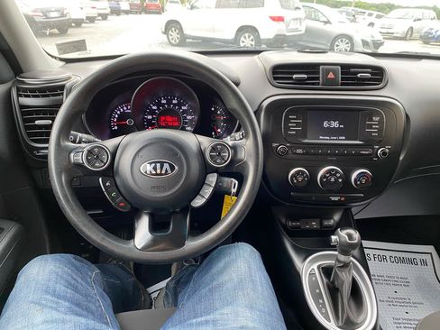 Used 2018 Kia Soul FWD image 11