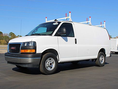 Used 2024 GMC Savana 2500 w/ Driver Convenience Package image 3