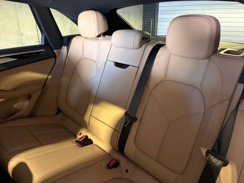 Certified 2026 Porsche Macan AWD/4WD image 33