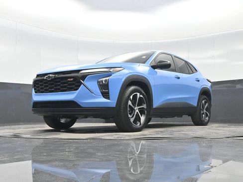 Used 2024 Chevrolet Trax RS w/ Sunroof Package FWD image 25