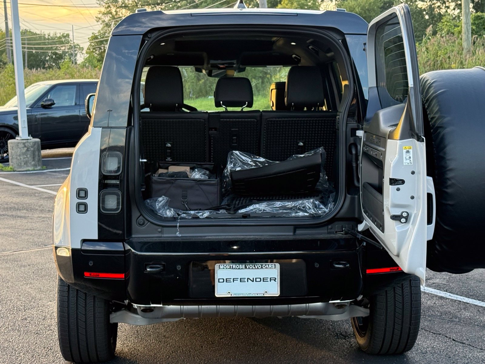 New 2026 Land Rover Defender 110 X-Dynamic SE AWD/4WD image 46