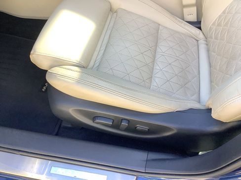 Used 2018 Nissan Maxima Platinum image 15