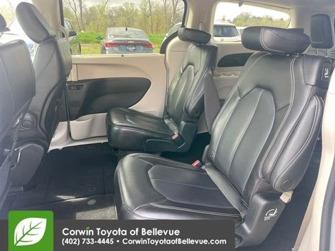 Used 2023 Chrysler Pacifica Touring-L FWD image 25
