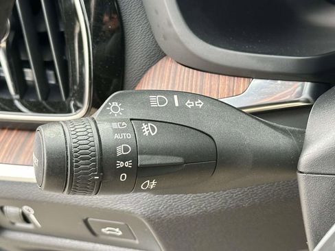 Used 2022 Volvo S60 B5 Inscription image 25