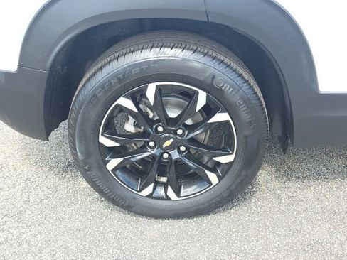 Used 2023 Chevrolet TrailBlazer LT w/ Convenience Package FWD image 11
