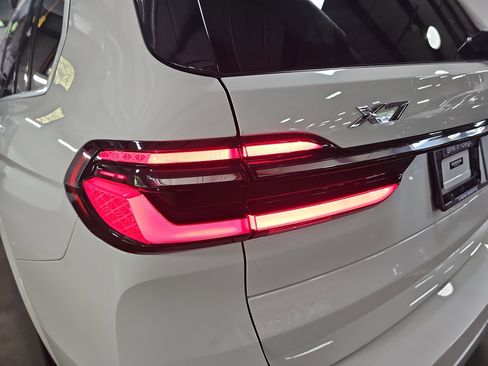 Used 2023 BMW X7 xDrive40i w/ Premium Package AWD/4WD image 37