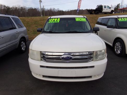 Used 2009 Ford Flex SE image 2