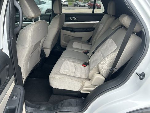 Used 2018 Ford Explorer FWD image 16