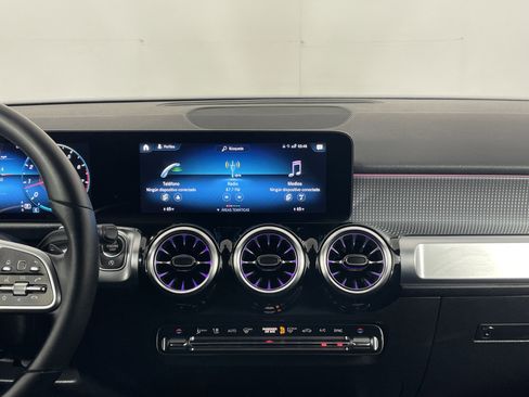 Used 2022 Mercedes-Benz GLB 250 image 17