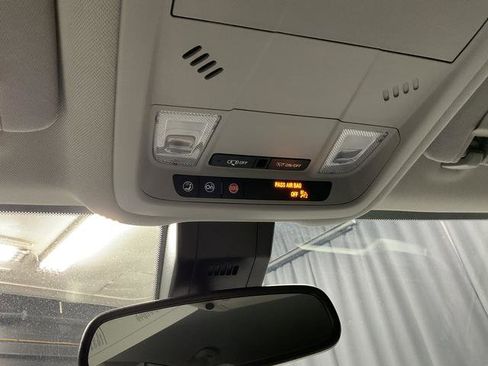 Used 2022 GMC Terrain SLE image 25