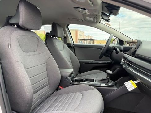 Used 2025 Kia K4 EX image 13