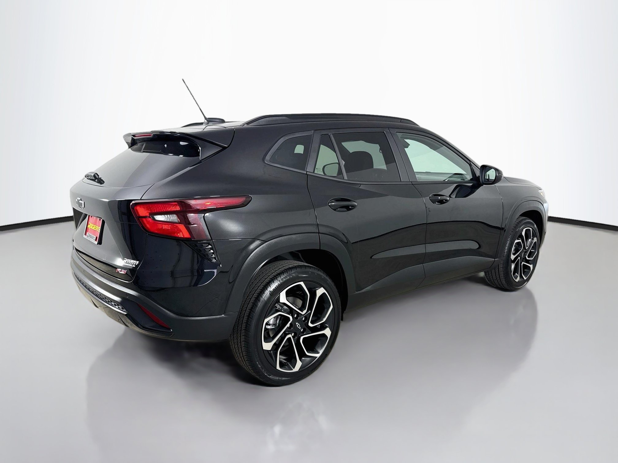 Used 2025 Chevrolet Trax RS w/ Sunroof Package FWD image 8