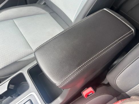 Used 2018 Ford Escape SE w/ SE Sync 3 Package image 24