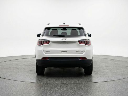 Used 2025 Jeep Compass Latitude AWD/4WD image 7