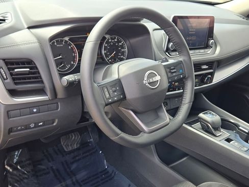 Used 2025 Nissan Rogue SV image 20