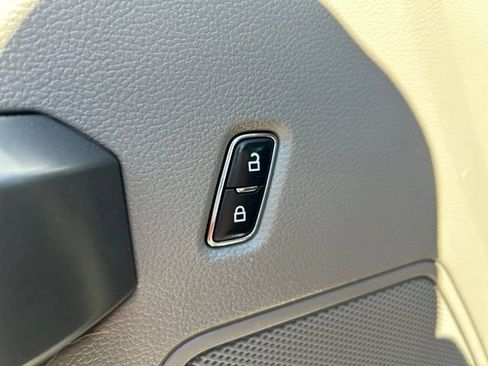 Used 2019 Ford F150 XLT AWD/4WD image 31