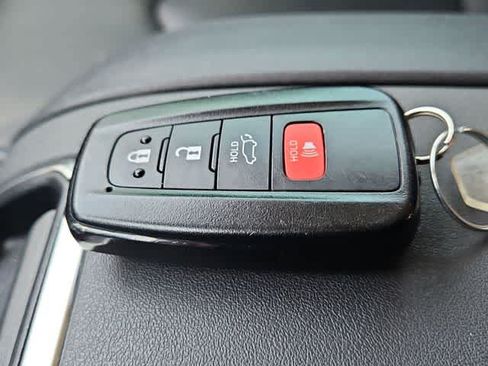 Used 2022 Toyota Highlander XLE FWD image 30