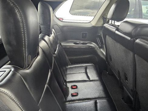 Used 2019 Nissan Pathfinder SL image 10