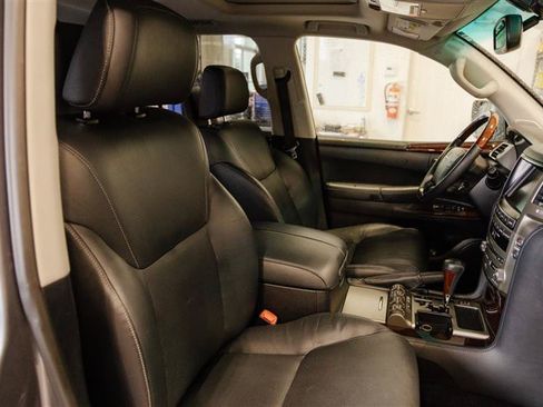 Used 2015 Lexus LX 570 4WD w/ Luxury Package image 29