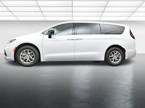 New 2026 Chrysler Pacifica Select image 21