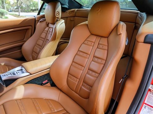 Used 2010 Ferrari California image 27