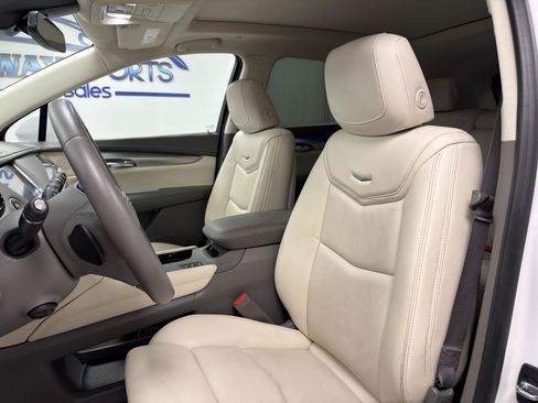 Used 2017 Cadillac XT5 Premium Luxury AWD/4WD image 11