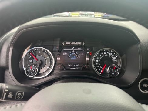 Used 2022 RAM 1500 Big Horn AWD/4WD image 3