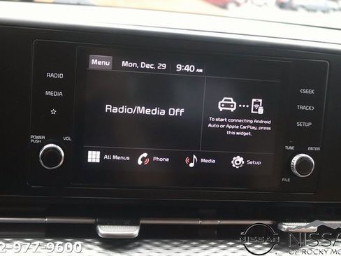 Used 2024 Kia Carnival LX image 29