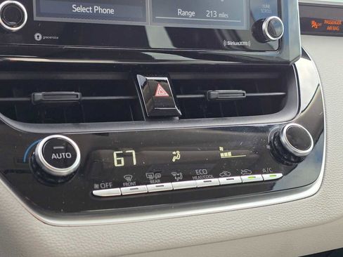 Used 2021 Toyota Corolla LE FWD image 30