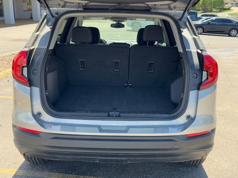 Used 2024 GMC Terrain SLE image 5