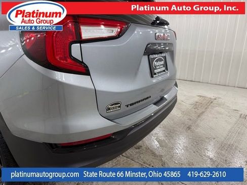 Used 2024 GMC Terrain SLE w/ Driver Convenience Package image 44