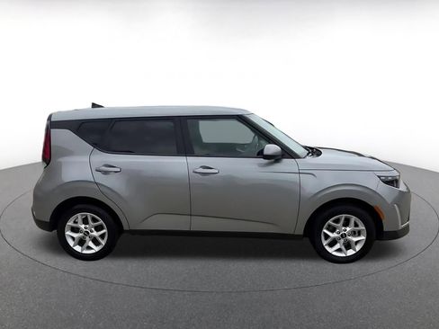 Used 2025 Kia Soul LX w/ LX Technology Package FWD image 15