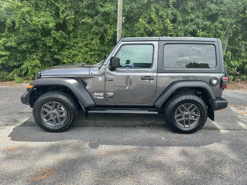 Used 2020 Jeep Wrangler Sport AWD/4WD image 2