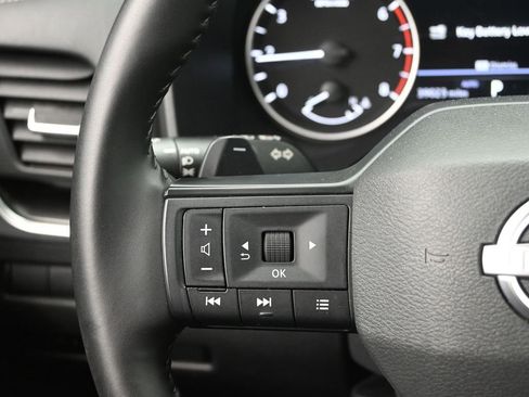 Used 2025 Nissan Rogue SV image 13