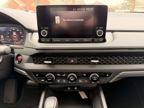 Used 2025 Honda Accord SE image 19