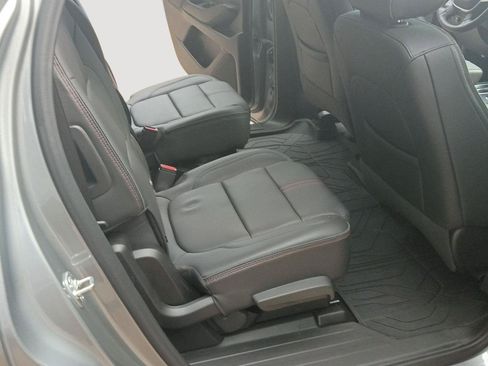 Used 2024 Chevrolet Traverse RS FWD image 15