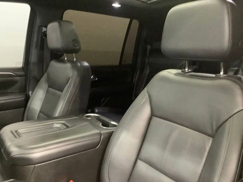 Used 2021 Chevrolet Suburban Z71 w/ Luxury Package AWD/4WD image 13